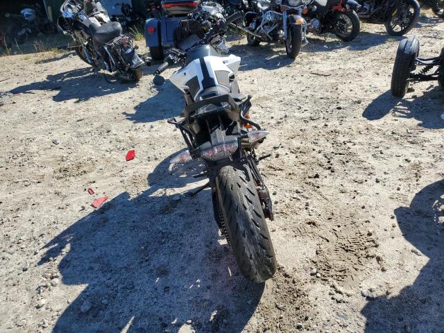 2021 KTM 890 DUKE R - VBKTU9405MM806171