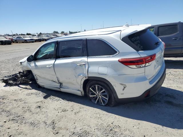 VIN 5TDKZRFH7HS517515 2017 Toyota Highlander, SE no.2