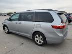 TOYOTA SIENNA LE photo