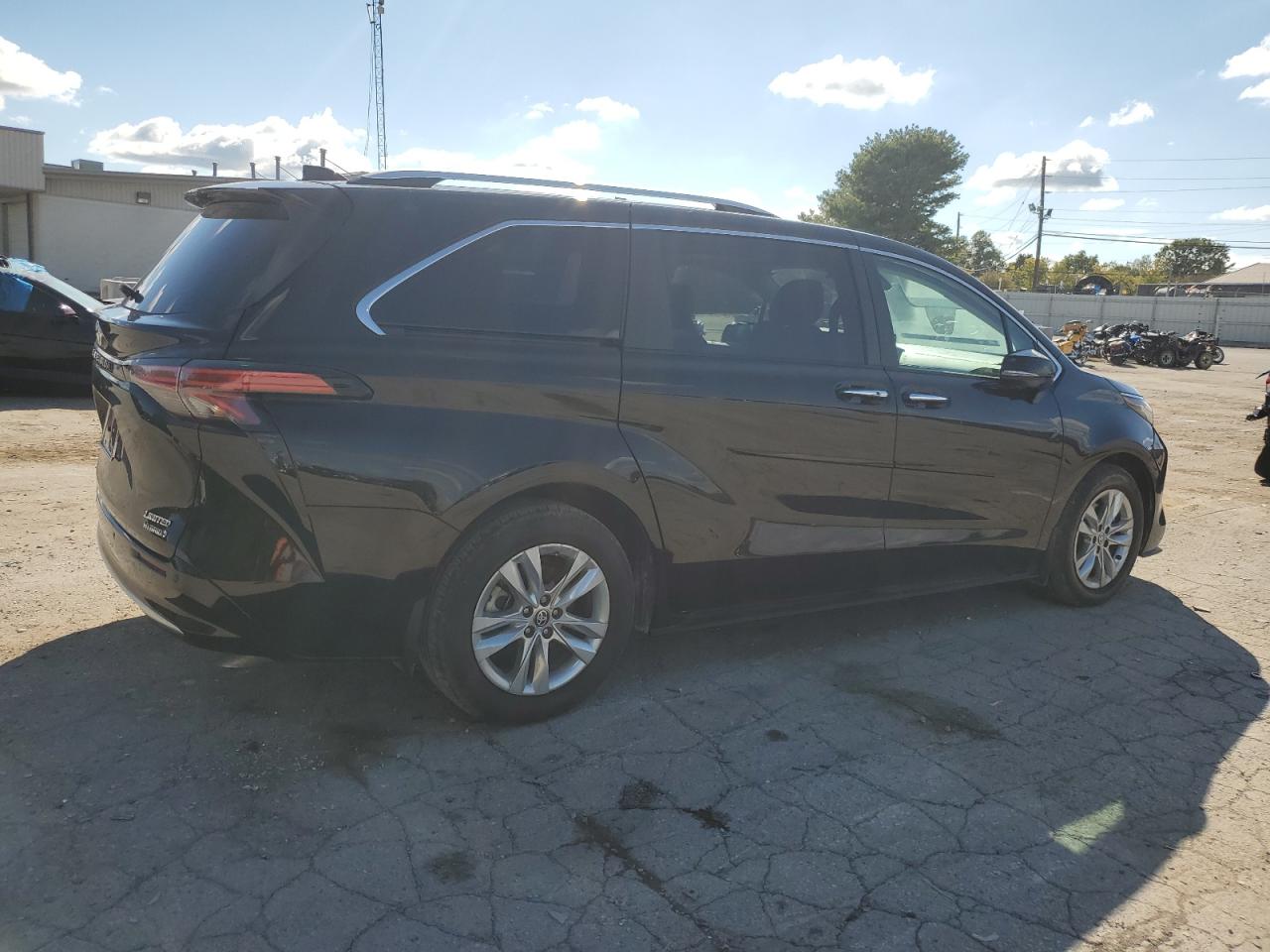 Lot #2904871193 2023 TOYOTA SIENNA LIM