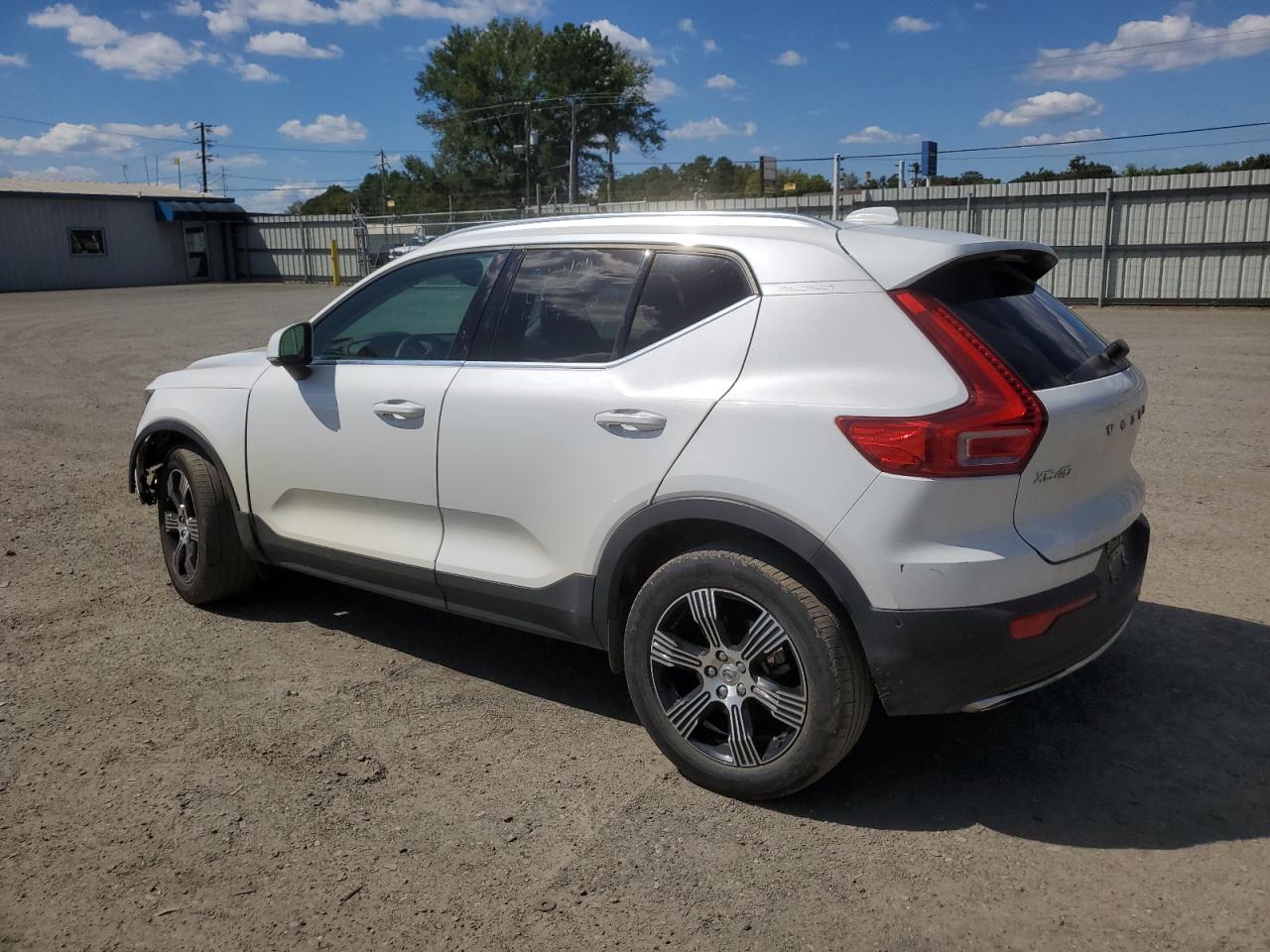 Lot #2962543735 2020 VOLVO XC40 T5 IN