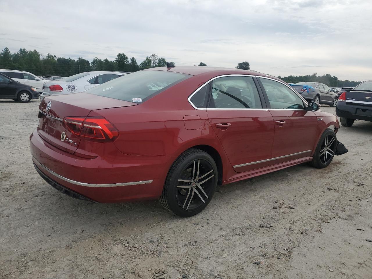 Lot #2907471422 2017 VOLKSWAGEN PASSAT R-L