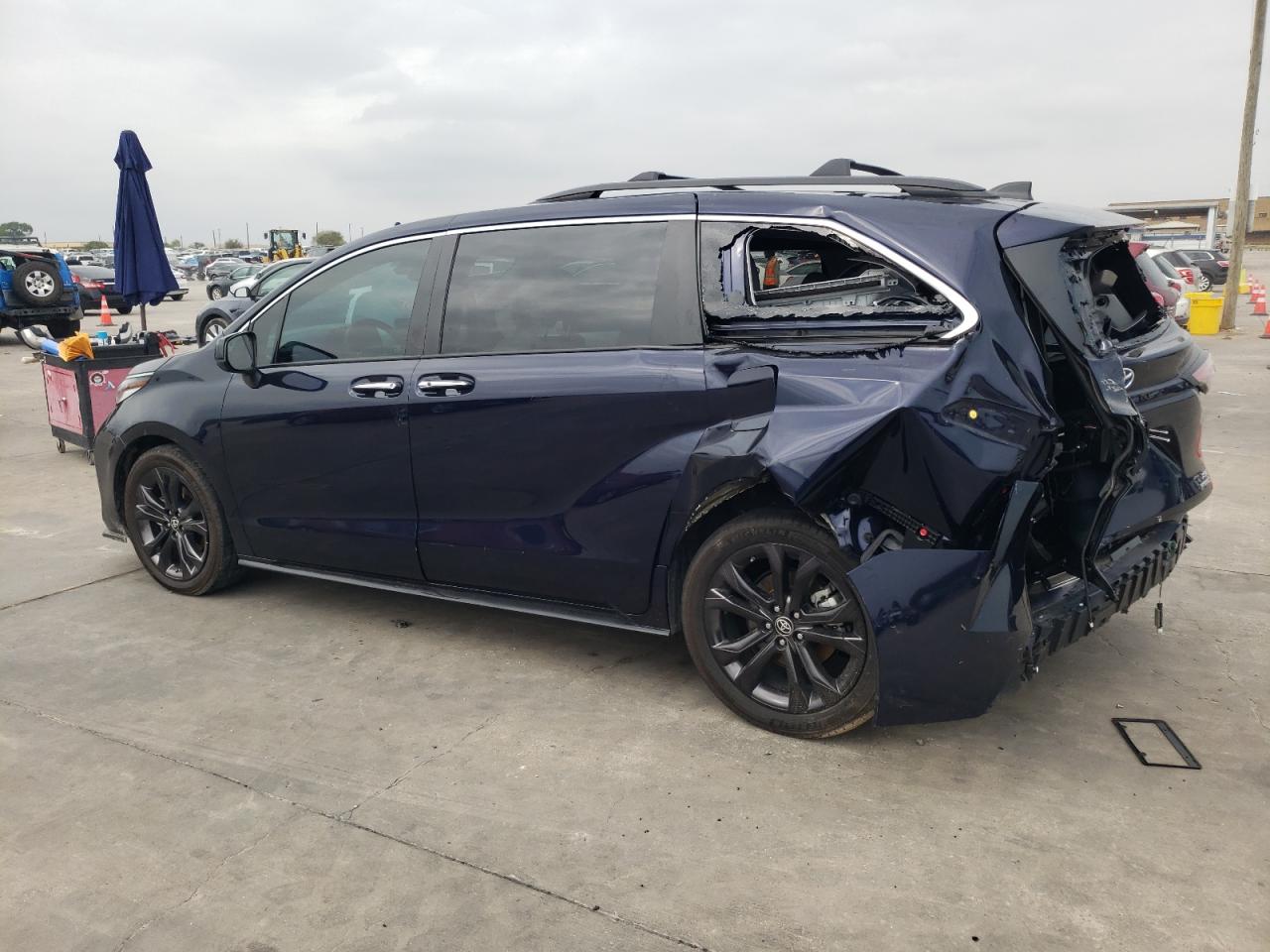 Lot #2955427504 2023 TOYOTA SIENNA XSE