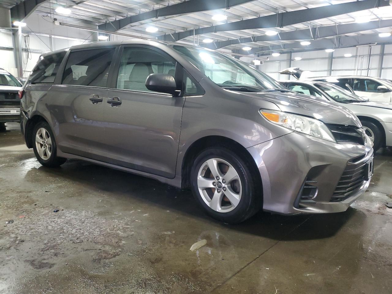 Lot #2972368516 2018 TOYOTA SIENNA L