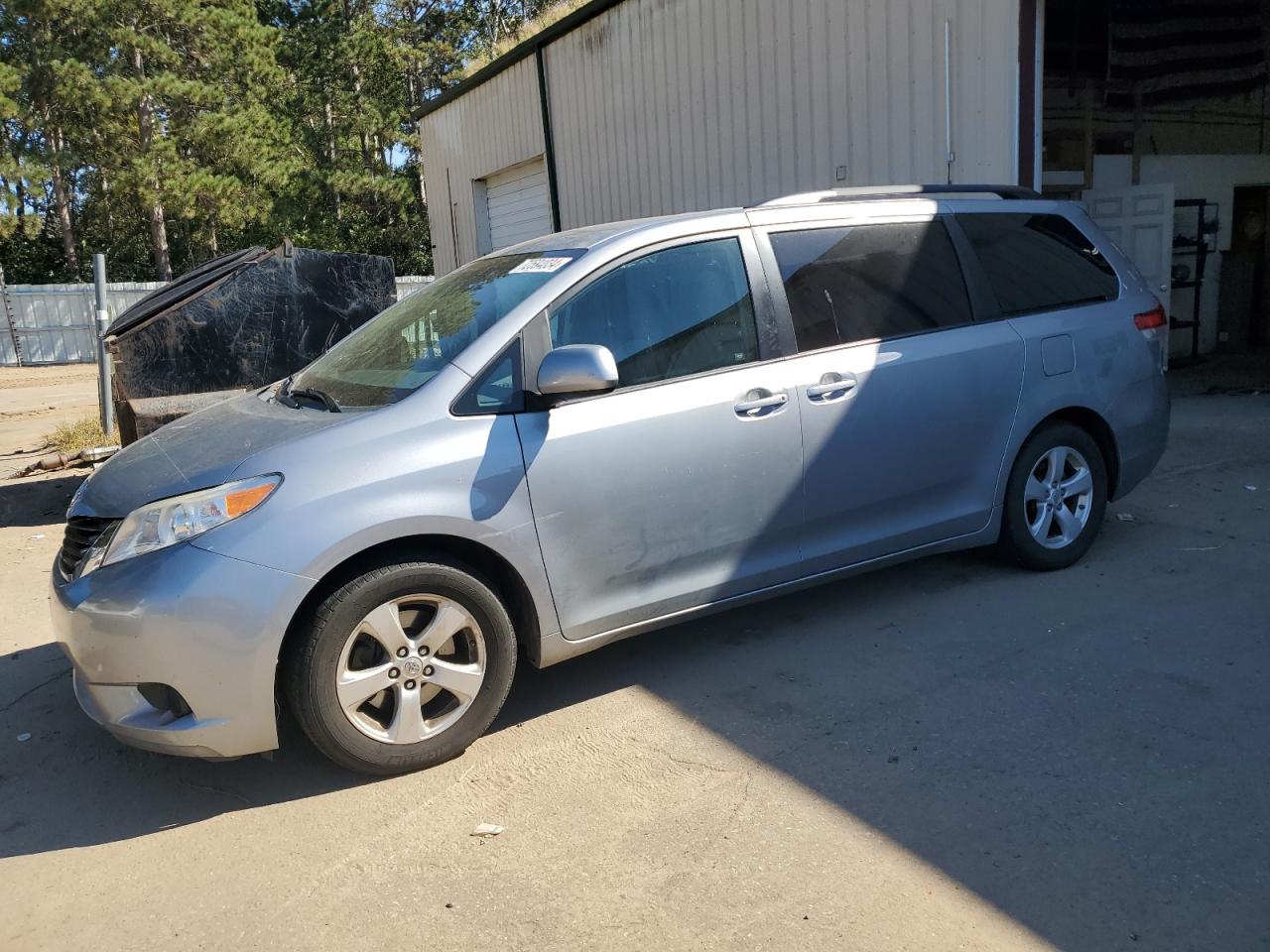 Toyota Sienna 2011 E grade