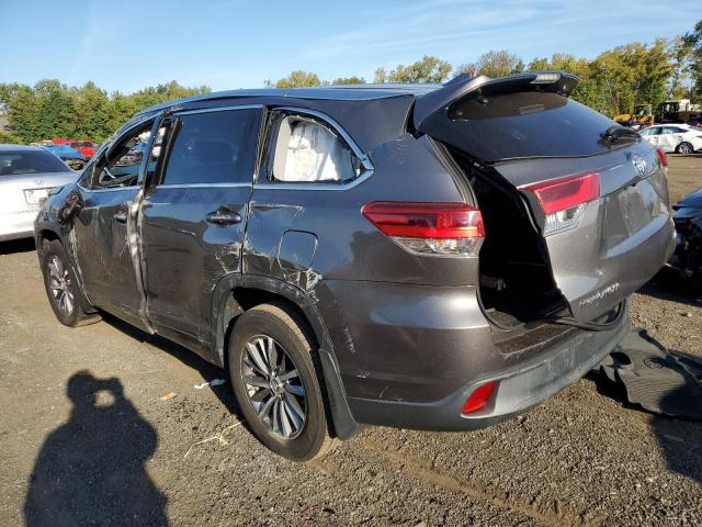 VIN 5TDJZRFH1HS470980 2017 Toyota Highlander, SE no.2