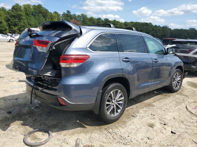 VIN 5TDJZRFH4JS886365 2018 Toyota Highlander, SE no.3