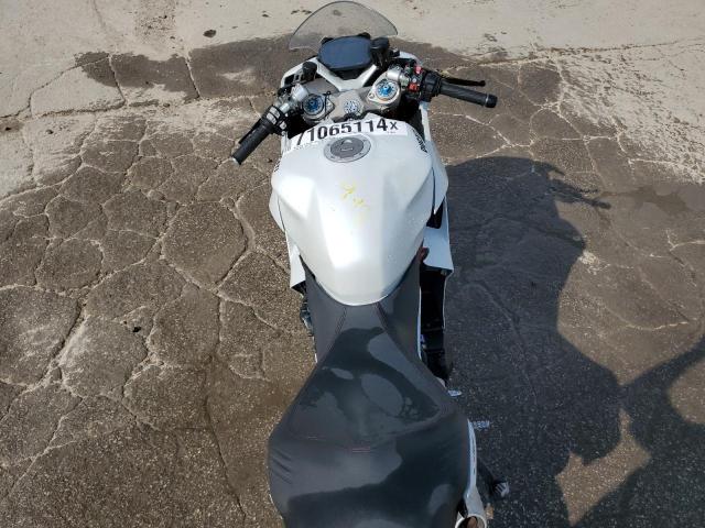 2023 DUCATI SUPERSPORT ZDMVABDS7PB004429
