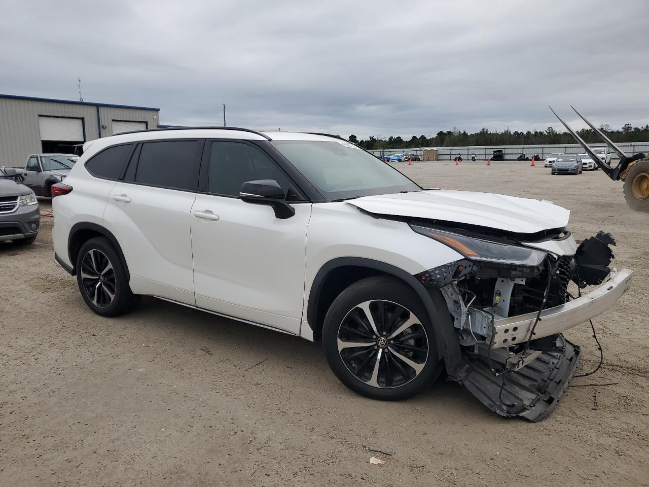 Lot #2881345495 2021 TOYOTA HIGHLANDER