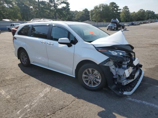 2024 TOYOTA SIENNA XLE - 5TDYRKEC4RS203572