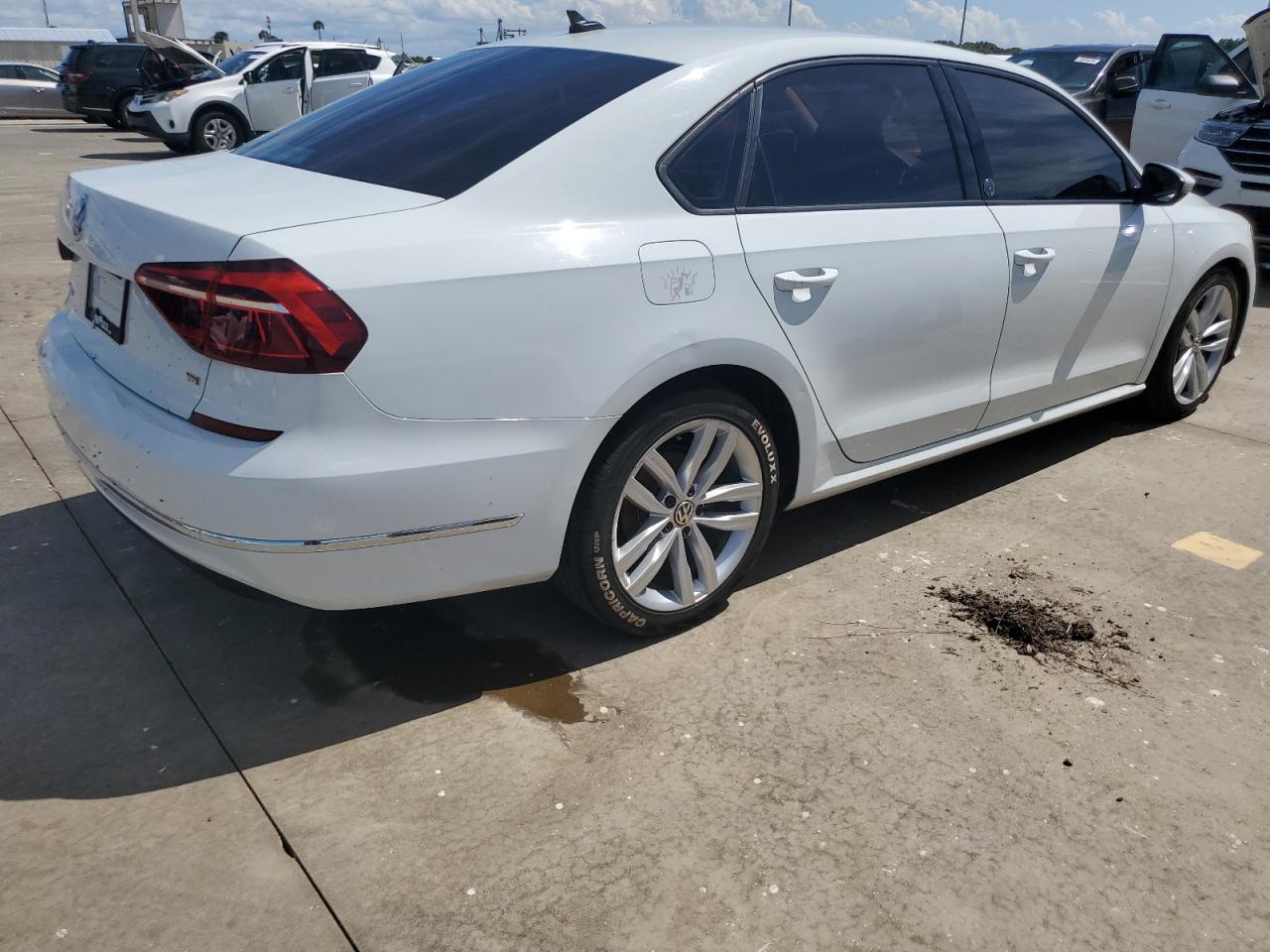 Lot #2920929179 2019 VOLKSWAGEN PASSAT WOL