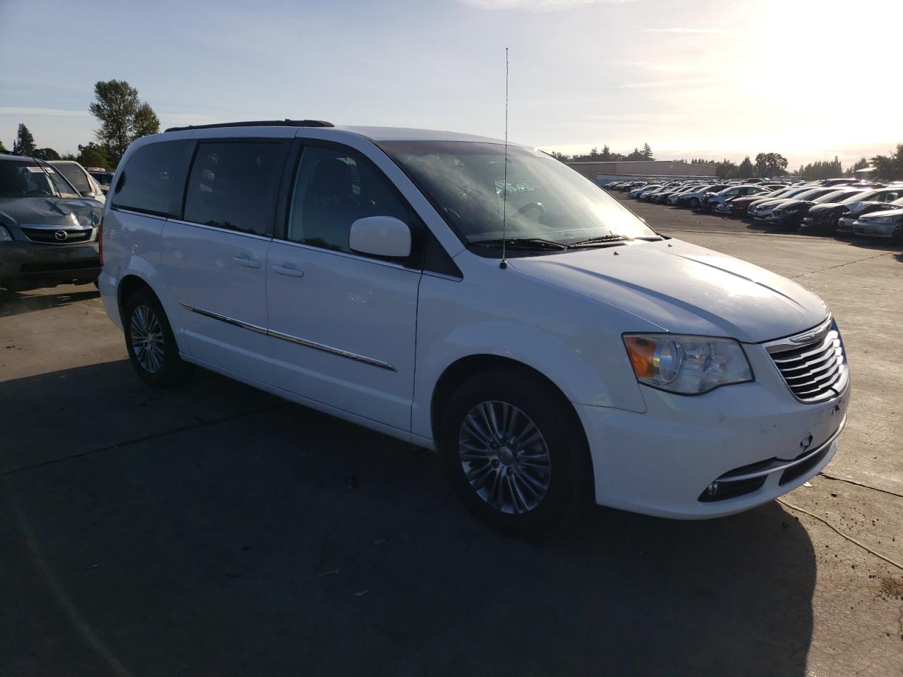 Lot #2879343351 2014 CHRYSLER TOWN & COU