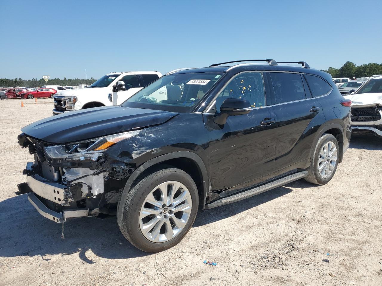 Lot #2869673945 2023 TOYOTA HIGHLANDER