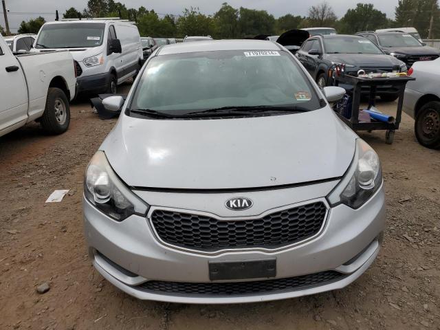 VIN KNAFX4A6XF5427517 2015 KIA Forte, LX no.5