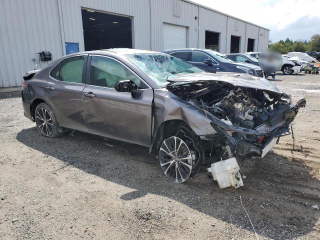 VIN 4T1B11HK6JU033897 2018 Toyota Camry, L no.4