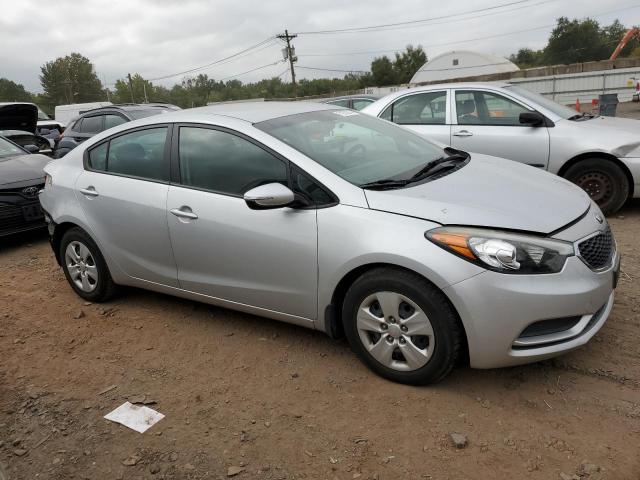 VIN KNAFX4A6XF5427517 2015 KIA Forte, LX no.4