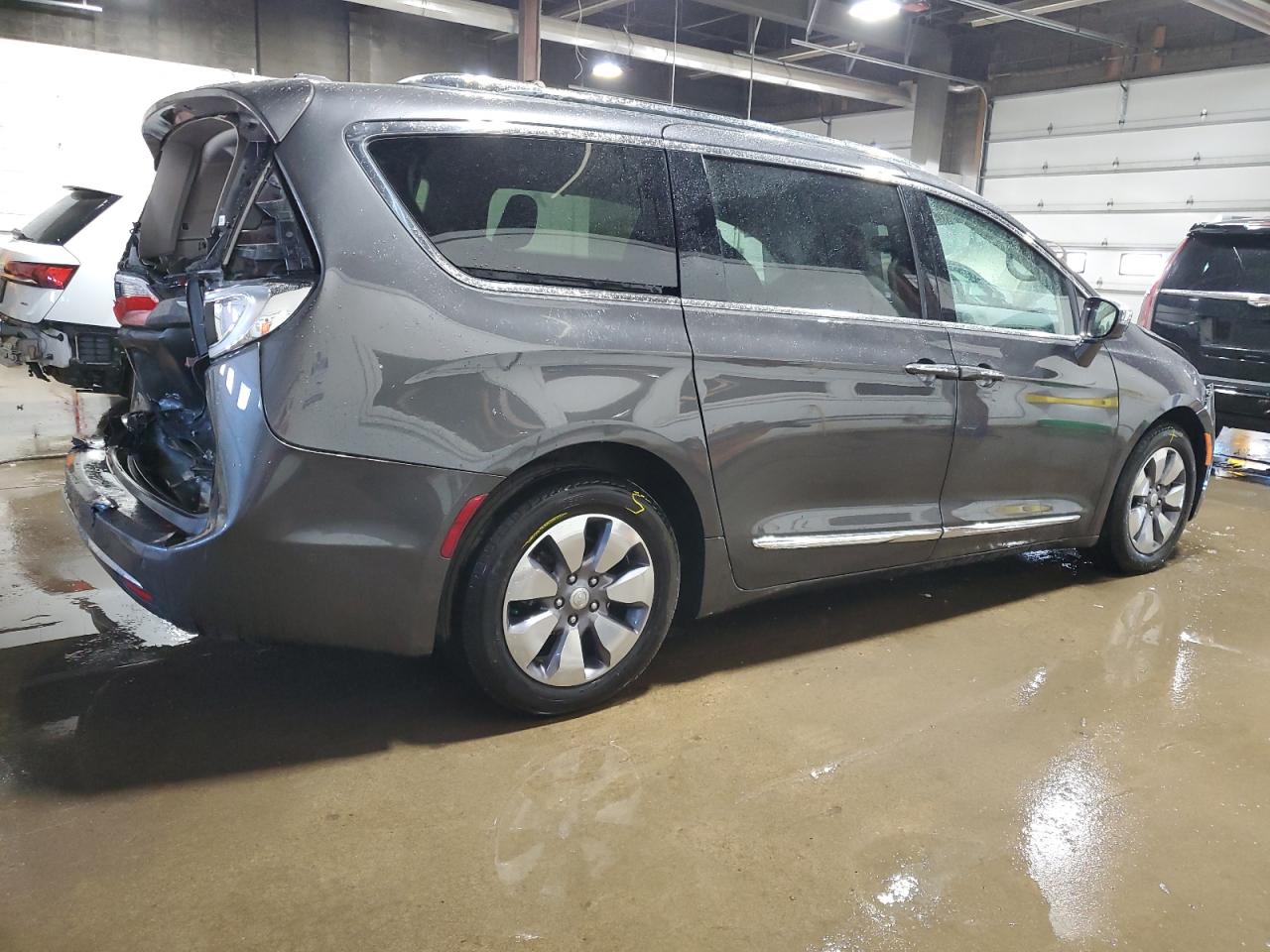 Lot #2952836857 2018 CHRYSLER PACIFICA H