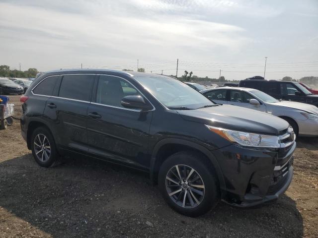 VIN 5TDJZRFH8HS397624 2017 Toyota Highlander, SE no.4