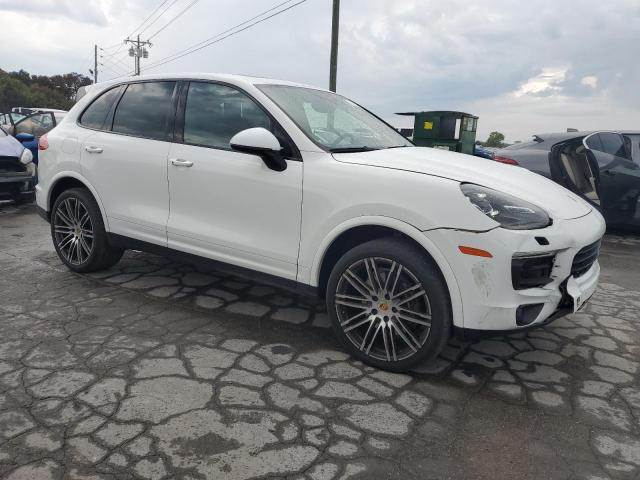 VIN WP1AA2A22HKA85130 2017 PORSCHE CAYENNE no.4