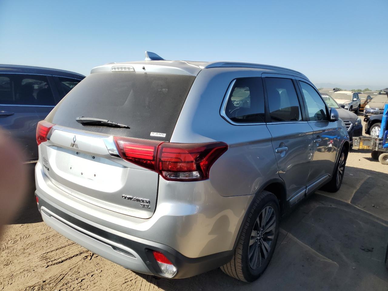 MITSUBISHI OUTLANDER 2019 silver  gas JA4AZ3A39KZ023595 photo #4