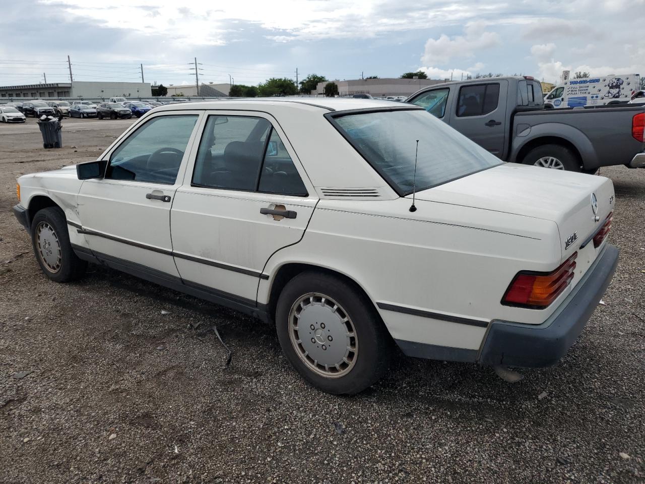 MERCEDES-BENZ 190 E 2.3 1985 white sedan 4d gas WDBDA24C6FF128472 photo #3