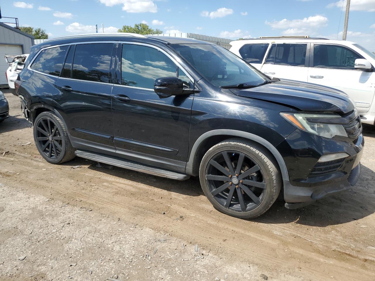 Lot #2879293375 2016 HONDA PILOT TOUR