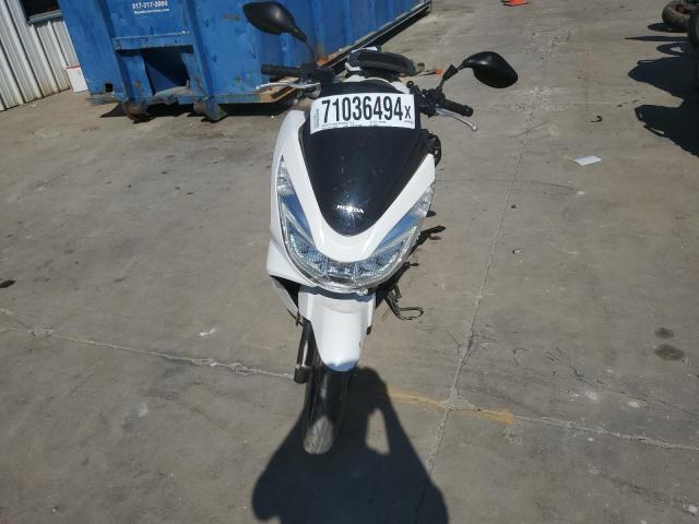 HONDA PCX 150 2018 white  gas RLHKF1809JY300995 photo #3