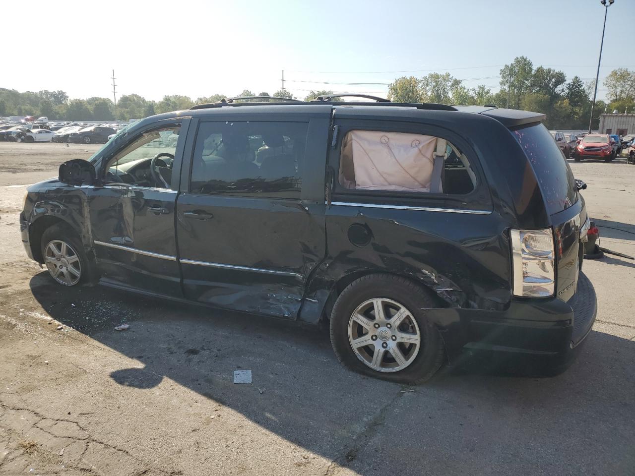 Lot #2855579065 2010 CHRYSLER TOWN & COU