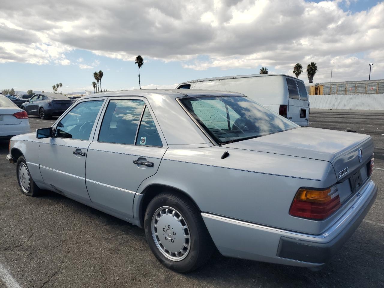 MERCEDES-BENZ 300 E 1990 gray sedan 4d gas WDBEA30D7LB246817 photo #3