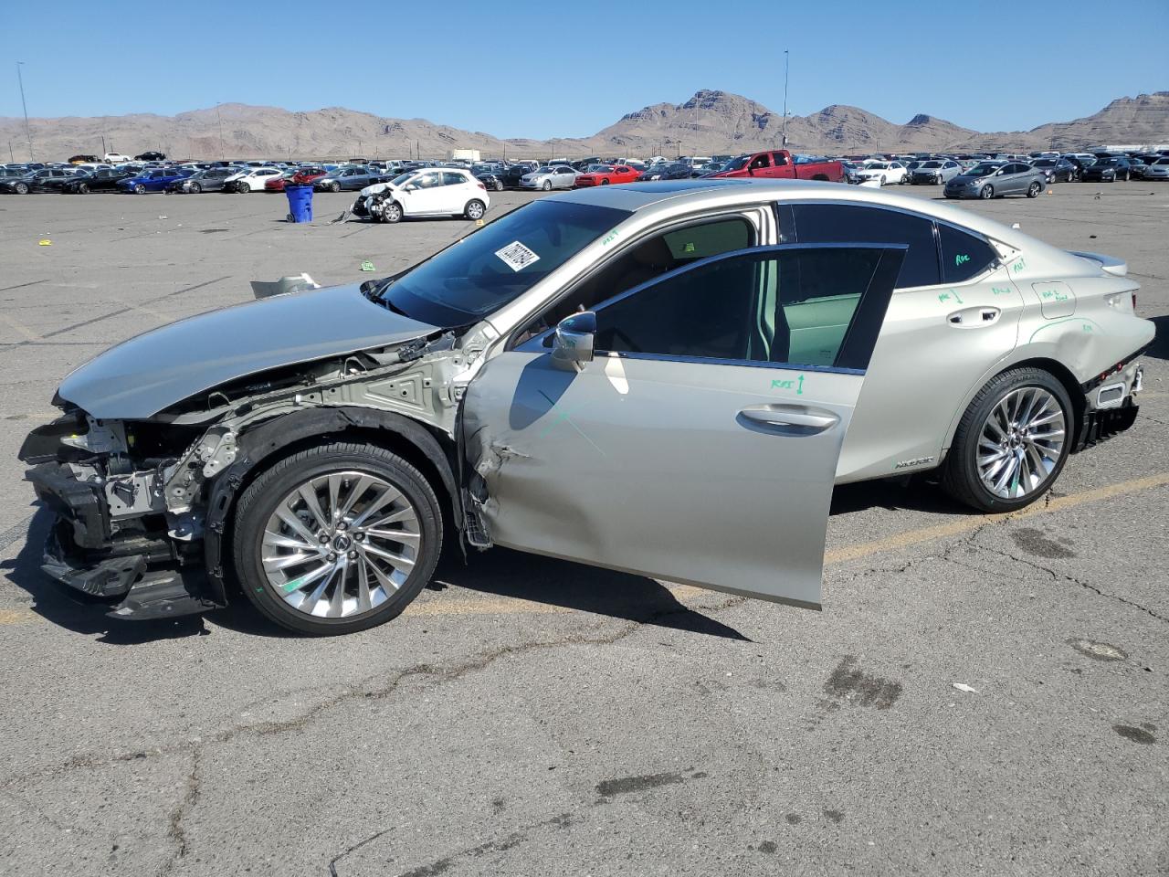 Lot #2957934814 2021 LEXUS ES 300H LU