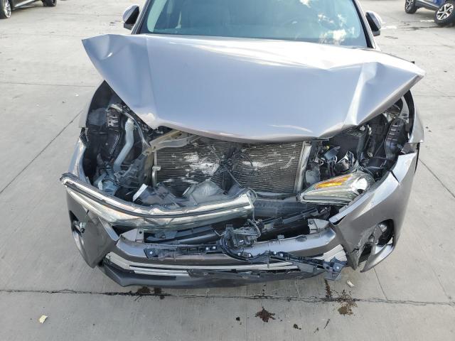 VIN 5TDKZRFH1JS549561 2018 Toyota Highlander, SE no.12