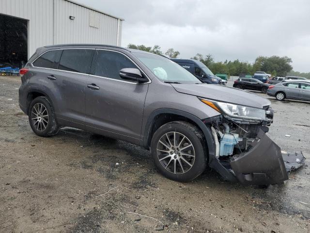 VIN 5TDKZRFH8JS287909 2018 Toyota Highlander, SE no.4