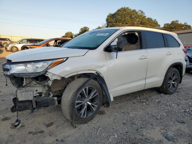 VIN 5TDBZRFH5JS912394 2018 Toyota Highlander, LE no.1