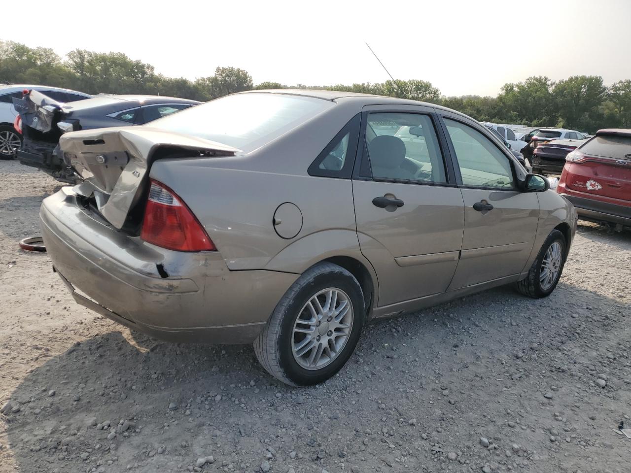 Lot #2821772439 2005 FORD FOCUS ZX4