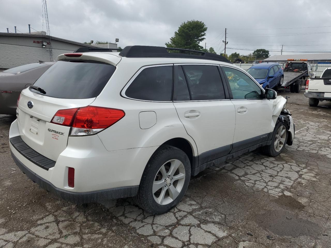 Lot #2905080133 2013 SUBARU OUTBACK 2.