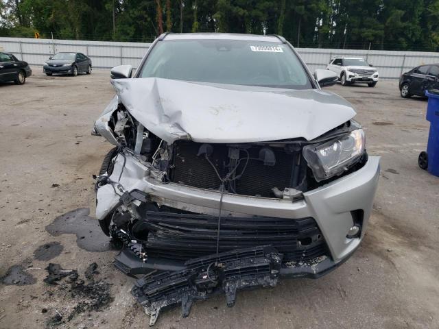 VIN 5TDJZRFH9HS455806 2017 Toyota Highlander, SE no.5