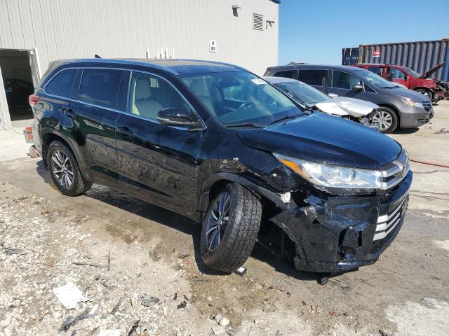 VIN 5TDJZRFH6JS832940 2018 Toyota Highlander, SE no.4