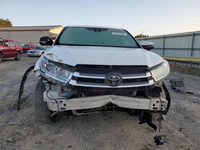 VIN 5TDBZRFH5JS912394 2018 Toyota Highlander, LE no.5