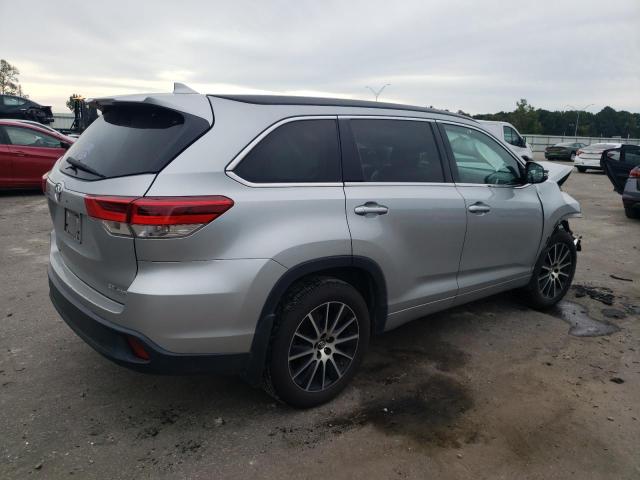 VIN 5TDJZRFH9HS455806 2017 Toyota Highlander, SE no.3