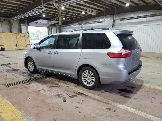 VIN 5TDYZ3DC3HS775996 2017 Toyota Sienna, Xle no.2