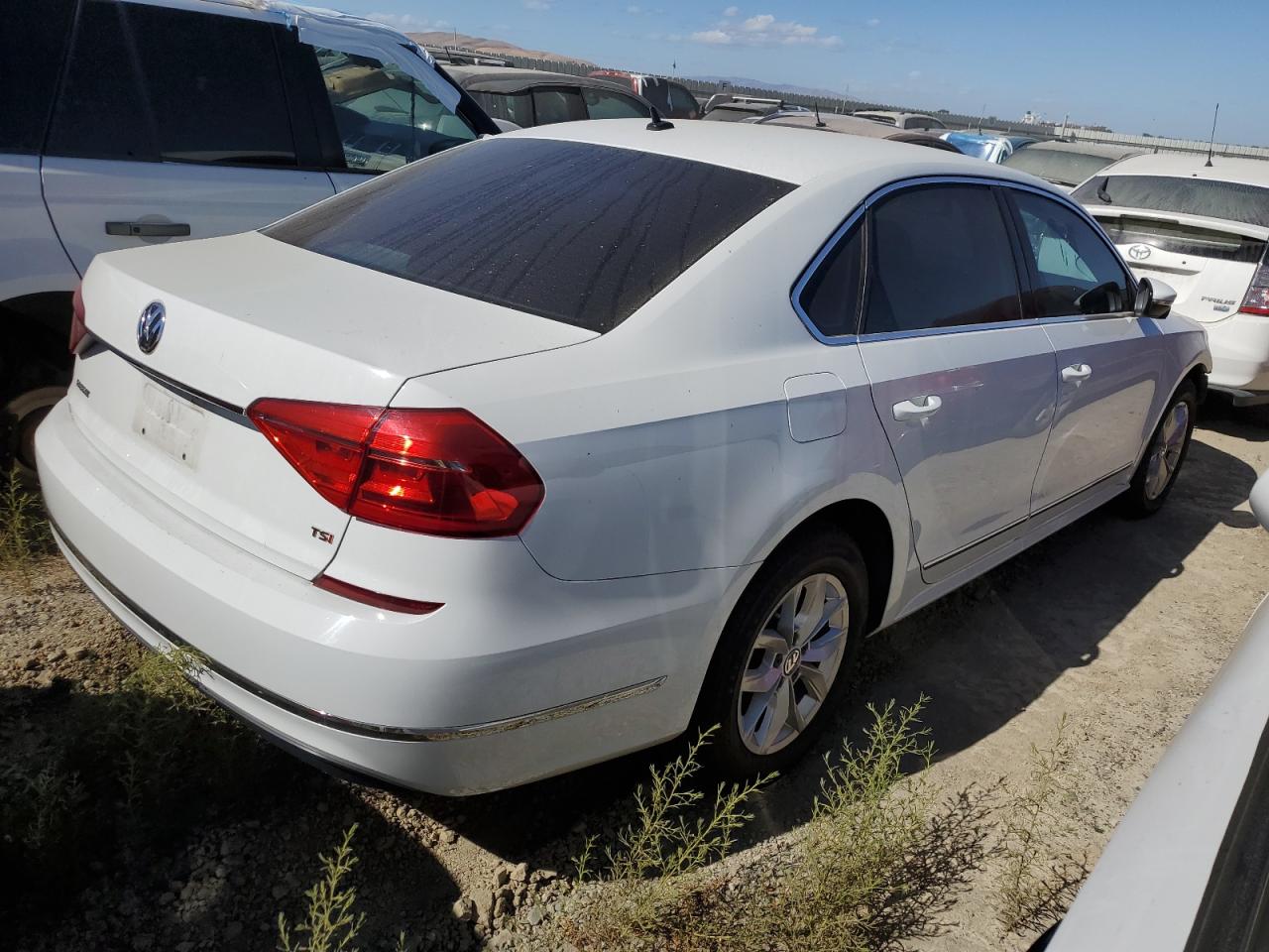 Lot #2893042745 2016 VOLKSWAGEN PASSAT S