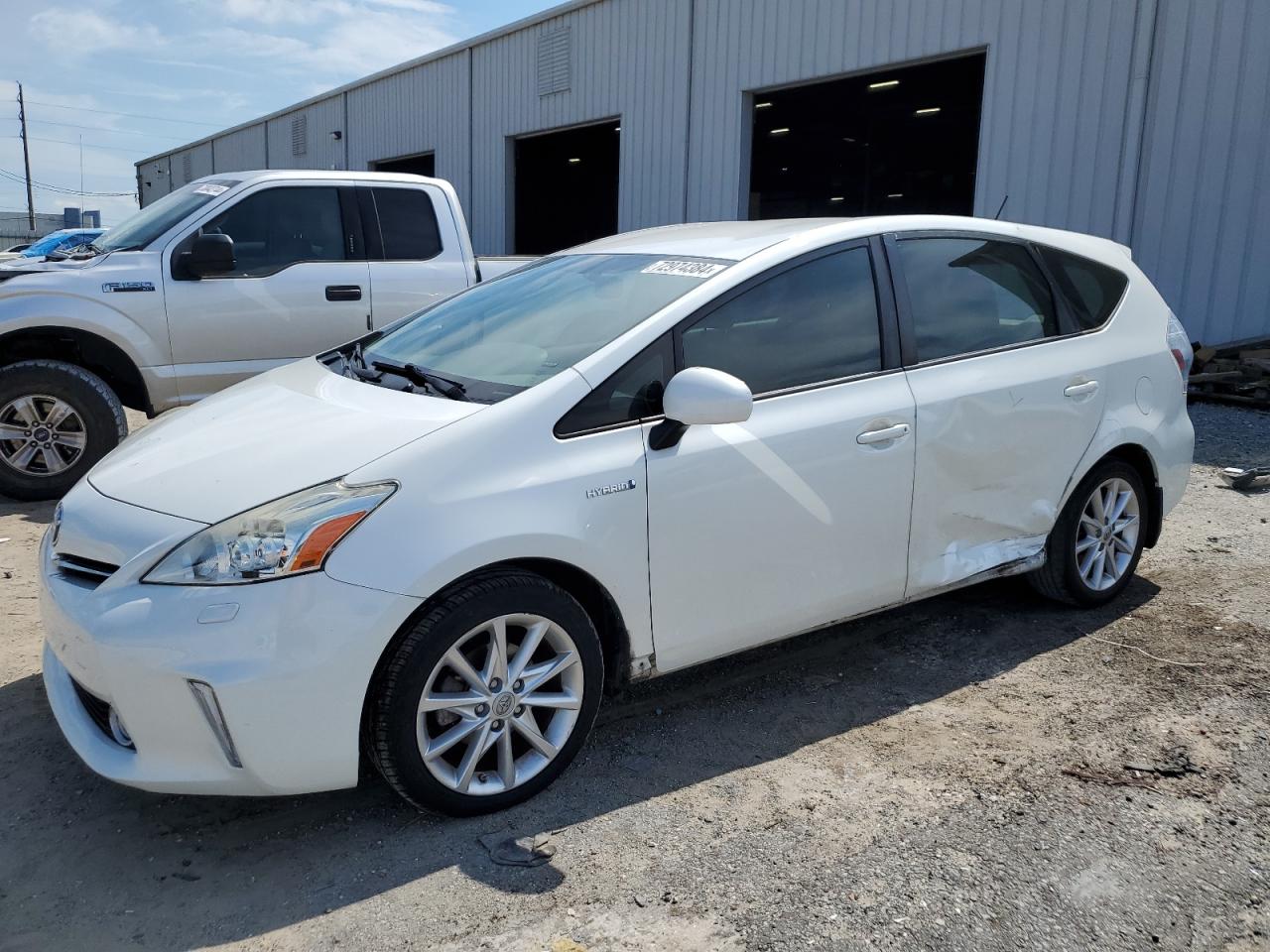 Toyota Prius V 2014 ZVW41L