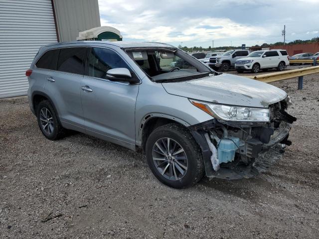 VIN 5TDKZRFH5HS194971 2017 Toyota Highlander, SE no.4