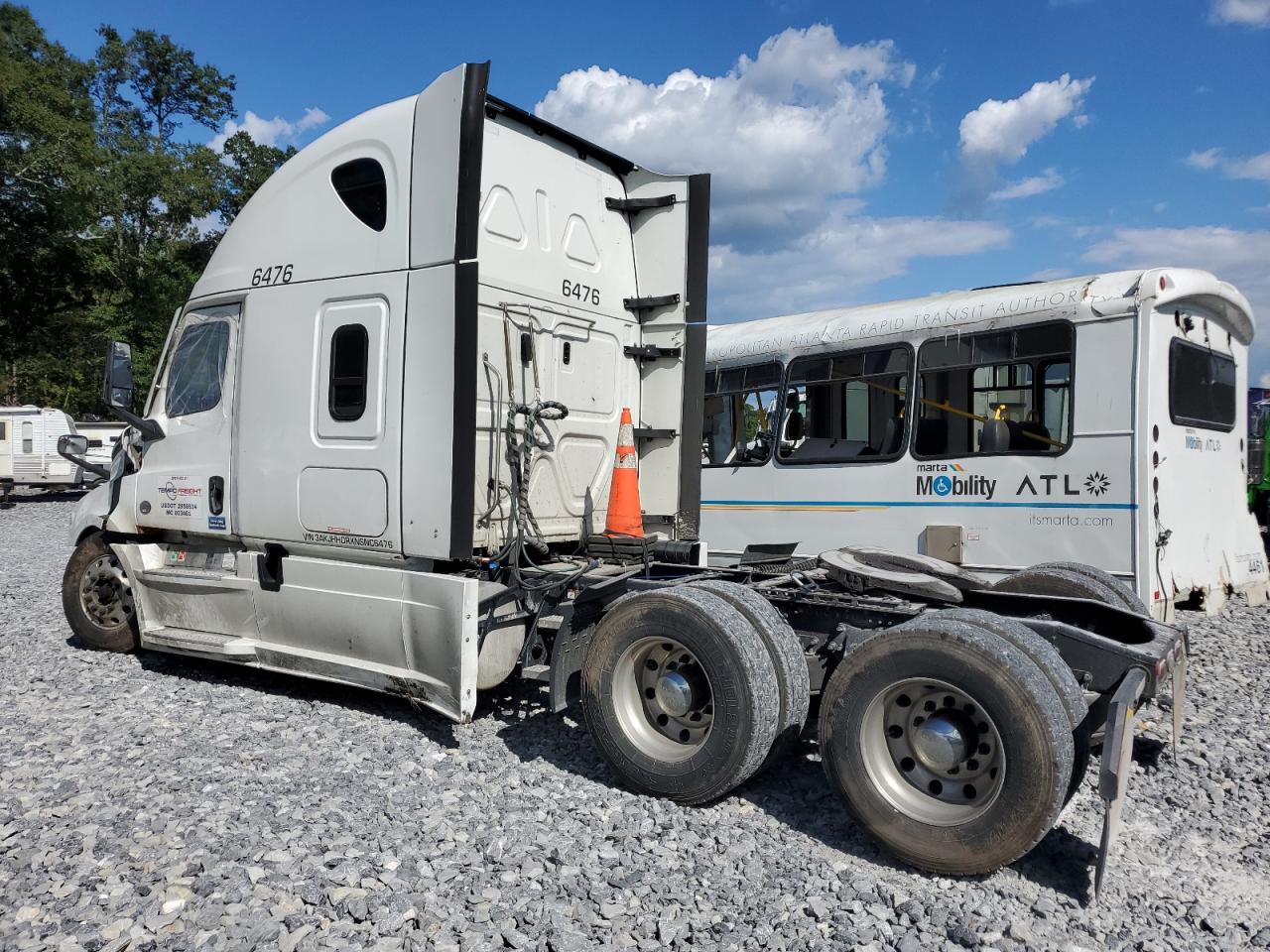 Lot #2935778860 2022 FREIGHTLINER CASCADIA 1