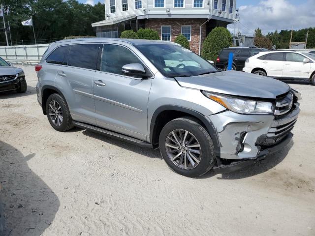 VIN 5TDJZRFH1HS432052 2017 Toyota Highlander, SE no.4