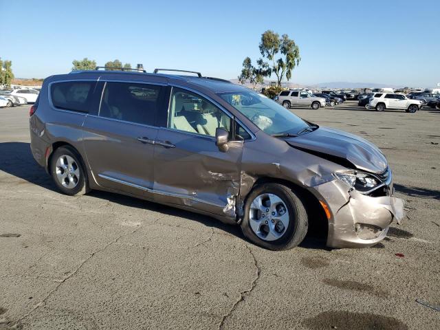 VIN 2C4RC1L74JR111946 2018 Chrysler Pacifica, Hybri... no.4