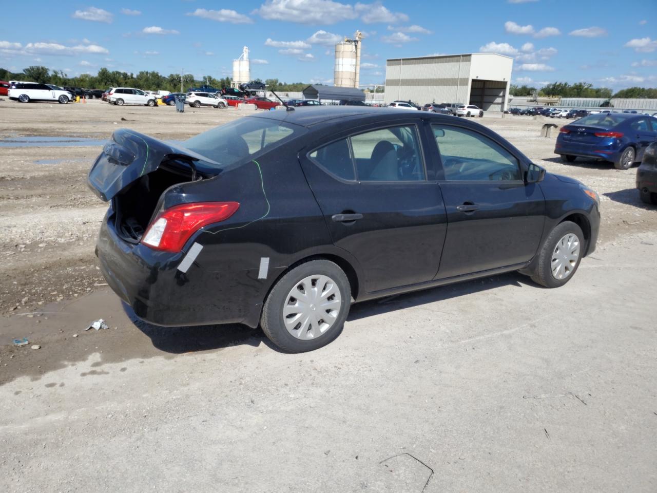 Lot #2876877827 2017 NISSAN VERSA S