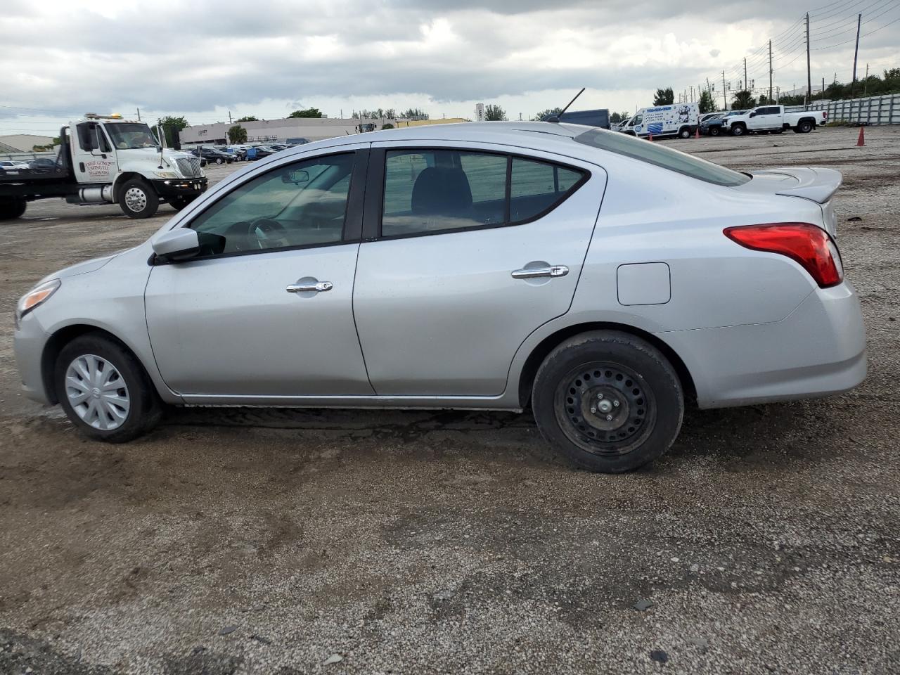 Lot #2894835837 2019 NISSAN VERSA S