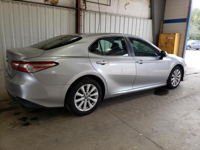 VIN 4T1B11HK2JU095927 2018 Toyota Camry, L no.3