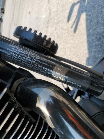 2017 HARLEY-DAVIDSON FXSE 1HD1TG915HB960025